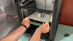 Imprimantes Prusa - Décoller la pièce et placer le plateau